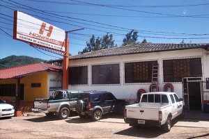 Centro de atención de Hondutel en la localidad de Valle de Ángeles