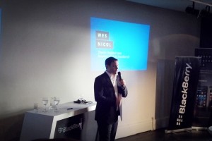 Wes Nicol, director regional para Latinoamérica de BlackBerry, durante la presentación en Buenos Aires. Imagen: TeleSemana.com.
