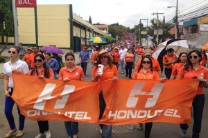 En mayo pasado, los trabajadores de Hondutel marcharon para exigir la aprobación del Presupuesto 2013 al Congreso. Imagen: Hondutel. 