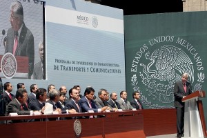 Gerardo Ruiz Esparza, secretario de Comunicaciones y Transporte, durante la presentación del Programa de Inversiones en Infraestructura de Transportes y Comunicaciones 2013-2018. Imagen: SCT. 