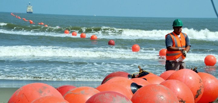 Instalación del cable submarino de GlobeNet en Colombia. Imagen: Une EPM.