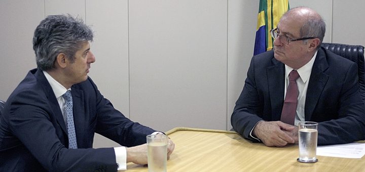 Presidente de Telecom Italia niega venta de TIM y anuncia inversiones en Brasil