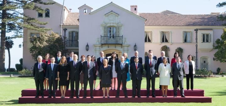 Primera foto oficial del Gabinete Ministerial de Michelle Bachelet. Imagen: Gobierno de Chile