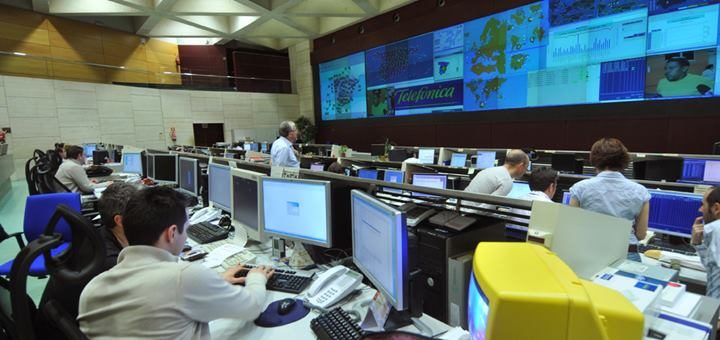 Sala de controladores en el CNSO (Centro Nacional de Supervisión y Operación). Imagen: Telefónica