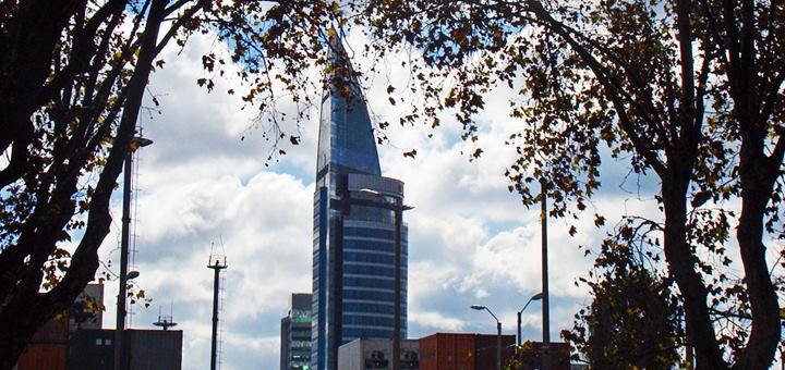 Torre de Telecomunicaciones en Montevideo, Uruguay. Imagen: Gilmar Mattos/ Flickr