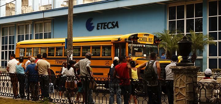 Etecsa habilita el pago de servicios en pesos cubanos y CUC