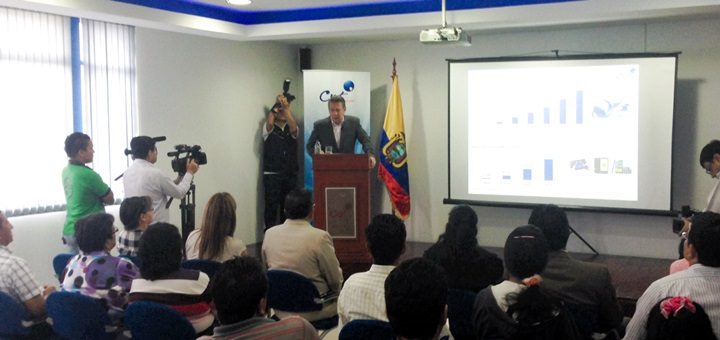 César Regalado, presidente de la CNT, durante la audiencia pública. Imagen: CNT.