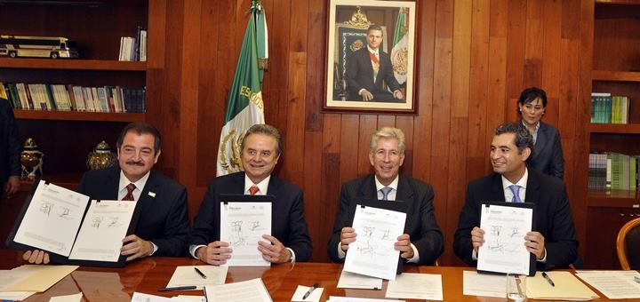 Firma de memorándum para la cesión de concesión de CFE a Telecomm. Imagen: SCT