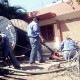 Trabajadores de Hondutel reponiendo tendido de cables. Imagen: Hondutel.