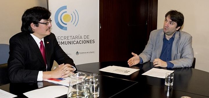 El subsecretario de Telecomunicaciones de Chile, Pedro Huichalaf, y el secretario de Comunicaciones de Argentina, Norberto Berner. Imagen: Secom