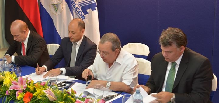 Firma de acuerdo entre GSMA, Movistar y Claro. Imagen: GSMA