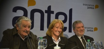 El presidente de Uruguay, José Mujica, y la presidenta de Antel, Carolina Cosse, en la presentación del Sistema Nacional de TV Digital Imagen: Antel