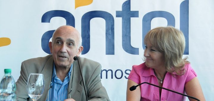 La presidenta de Antel, Carolina Cosse junto con el rector de la Udelar, Roberto Markarian. Imagen: Antel