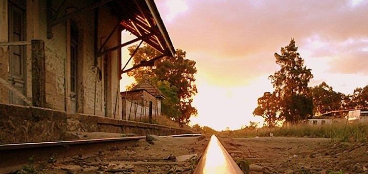 Costa Rica busca habilitar el despliegue de infraestructura junto a las vías de trenes