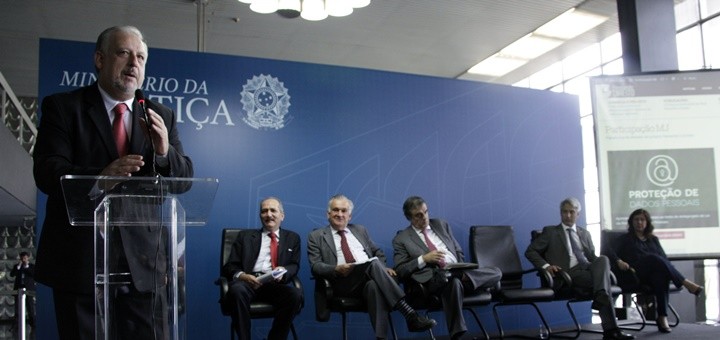 El ministro de Comunicaciones de Brasil, Ricardo Berzoini, durante el lanzamiento de la consulta pública sobre el anteproyecto de Protección de Datos Personales y el Marco Civil de Internet. Imagen: Ministerio de Comunicaciones de Brasil