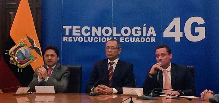 Claro y Movistar firman adjudicación de espectro 4G en Ecuador