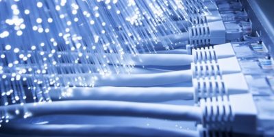 Subtel ejecuta garantías por US$ 14 millones a Wom por incumplimientos en la Fibra Óptica Nacional de Chile