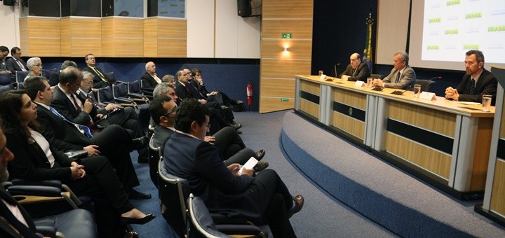 Presentación de las directrices de cambios al modelo de servicios de telecomunicaciones. Imagen: Ministerio de Comunicaciones