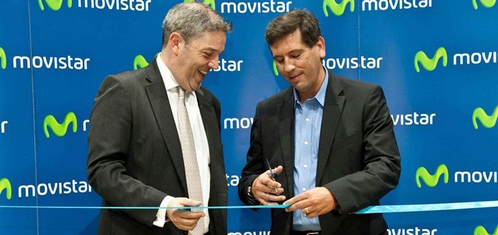 Santiago Quiñones, Country Manager de Celistics y Daniel Domínguez, vicepresidente Comercial Telefónica en la inauguración de la tienda Movistar. Imagen: Celistics