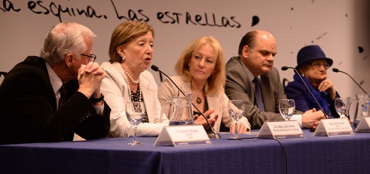 Autoridades de Antel y el gobierno firmaron acuerdos para centros MEC. Imagen: MEC.