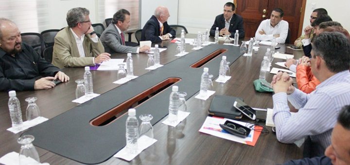 Reunión entre el gobierno y representantes del sector por la suba de tarifas. Fuente: Ministerio del Poder Popular para Educación Universitaria, Ciencia y Tecnología.