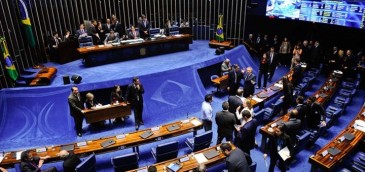 Media sanción al proyecto que quiere prohibir límite de datos en Internet fijo. Imagen: Senado de Brasil