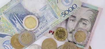Pesos colombianos. Imagen: Lisete Reis/Flickr.
