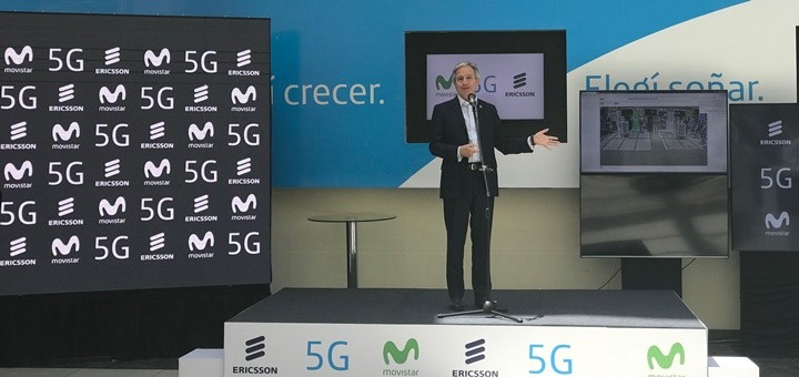 El ministro de Modernización, Andrés Ibarra, en las pruebas de 5G de Movistar Argentina y Ericsson. Imagen: TeleSemana.com