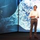 José María Álvarez Pallete presentó Aura en el MWC 18. Imagen: Telefónica