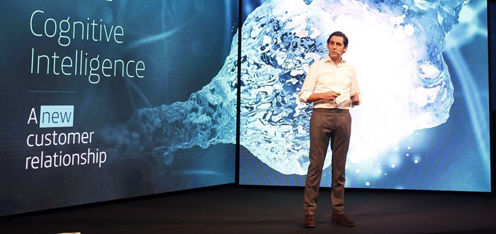 José María Álvarez Pallete presentó Aura en el MWC 18. Imagen: Telefónica