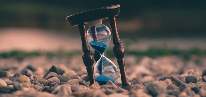 Reloj de arena. Imagen: Uroš Jovičić/Unsplash
