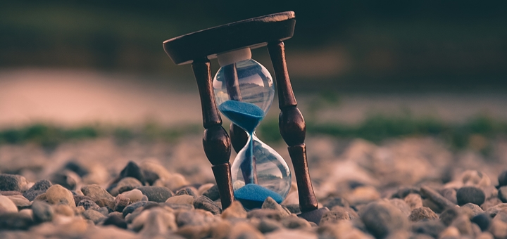 Reloj de arena. Imagen: Uroš Jovičić/Unsplash