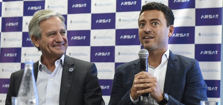 El Ministro de Modernización, Andrés Ibarra y el expresidente de Arsat, Rodrigo De Loredo. Imagen: Arsat