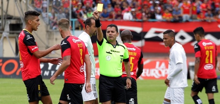 Partido de la serie A del fútbol ecuatoriano. Imagen: FEF.