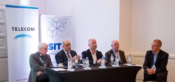 Miguel Fernández (CTO Telecom), Chris Bastian (SCTE), Jorge Salinger (Comcast), Christopher Lammers (CableLabs), Deepak Kanwar (Bell Labs) en SIT 2018. Imagen: Telecom