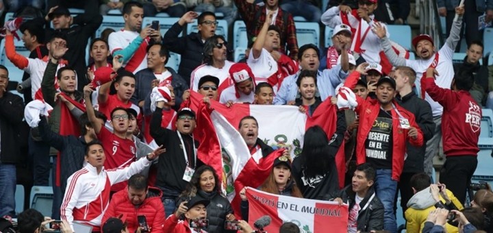 Hinchada de Perú. Imagen: Federación Peruana de Fútbol.