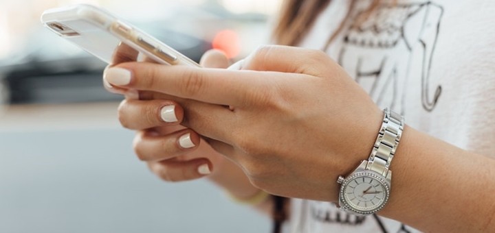 Telefonía móvil. Imagen: Paul Hanaoka/Unsplash