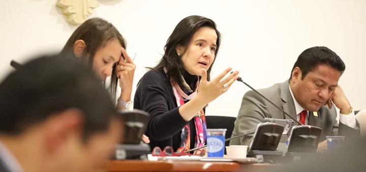 Imagen: la ministra TIC, Sylvia Constaín