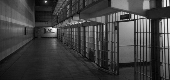 El Salvador deja al descubierto la complejidad del bloqueo de celulares en centros penitenciarios
