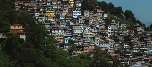 Instalan Wi-Fi y dan chips gratuitos en favelas brasileñas para promover la conectividad en la pandemia