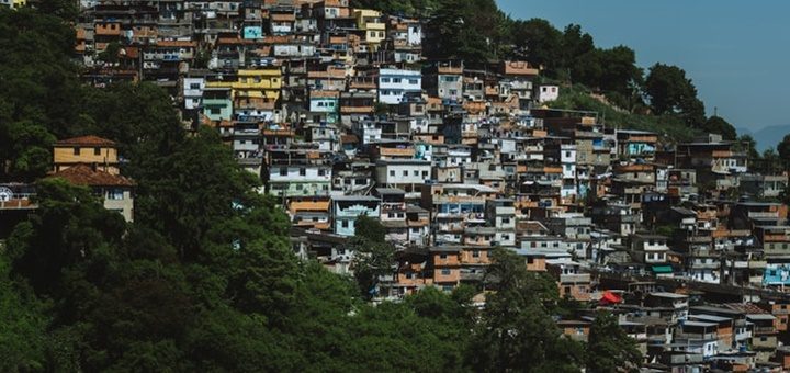 Instalan Wi-Fi y dan chips gratuitos en favelas brasileñas para promover la conectividad en la pandemia