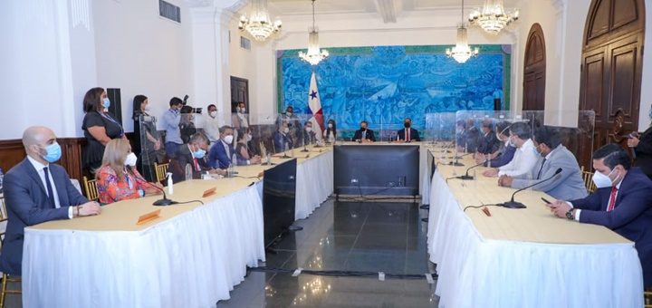 Panamá también lanza planes solidarios para garantizar el acceso a todos los servicios