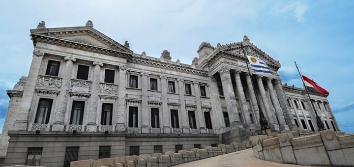 Uruguay: discusión de la nueva Ley de Medios quedará para el año próximo