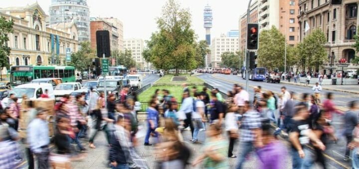 Chile aumenta las conexiones de fibra al hogar y el Senado promueve un cambio en la regulación de antenas