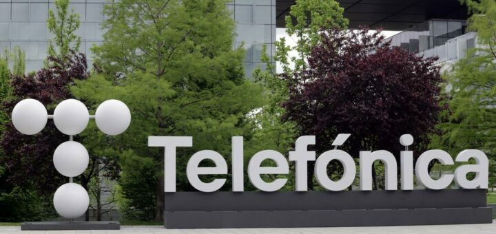 Telefónica cerró el tercer trimestre con ganancias superiores a los €500 millones y un GPS para seguir reduciendo deuda
