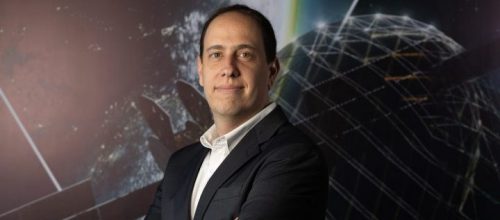 “Queremos viabilizar que cuando un cliente salga de su zona de cobertura móvil, entre en una zona de cobertura satelital, y que esto pueda fluir”