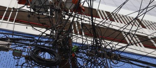 El demonio de Tasmania sigue suelto: Panamá intenta ordenar el enredo de cables que azota a América Latina