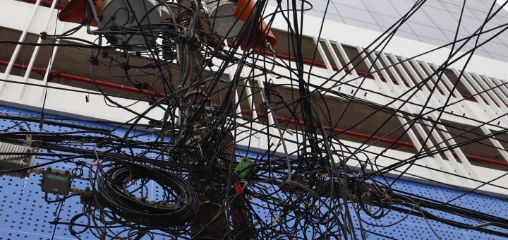 El demonio de Tasmania sigue suelto: Panamá intenta ordenar el enredo de cables que azota a América Latina