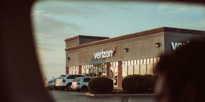 Verizon profundiza su juego en Chile con una nueva concesión y rumores de compra de Movistar a Wom