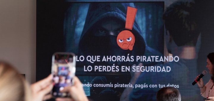 Casi el 50% de los hogares de Argentina consume piratería audiovisual y la industria lanza una campaña para frenarla